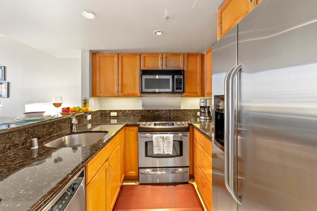 Renovated With City View At Aqua Palms Waikiki Хонолулу Екстериор снимка