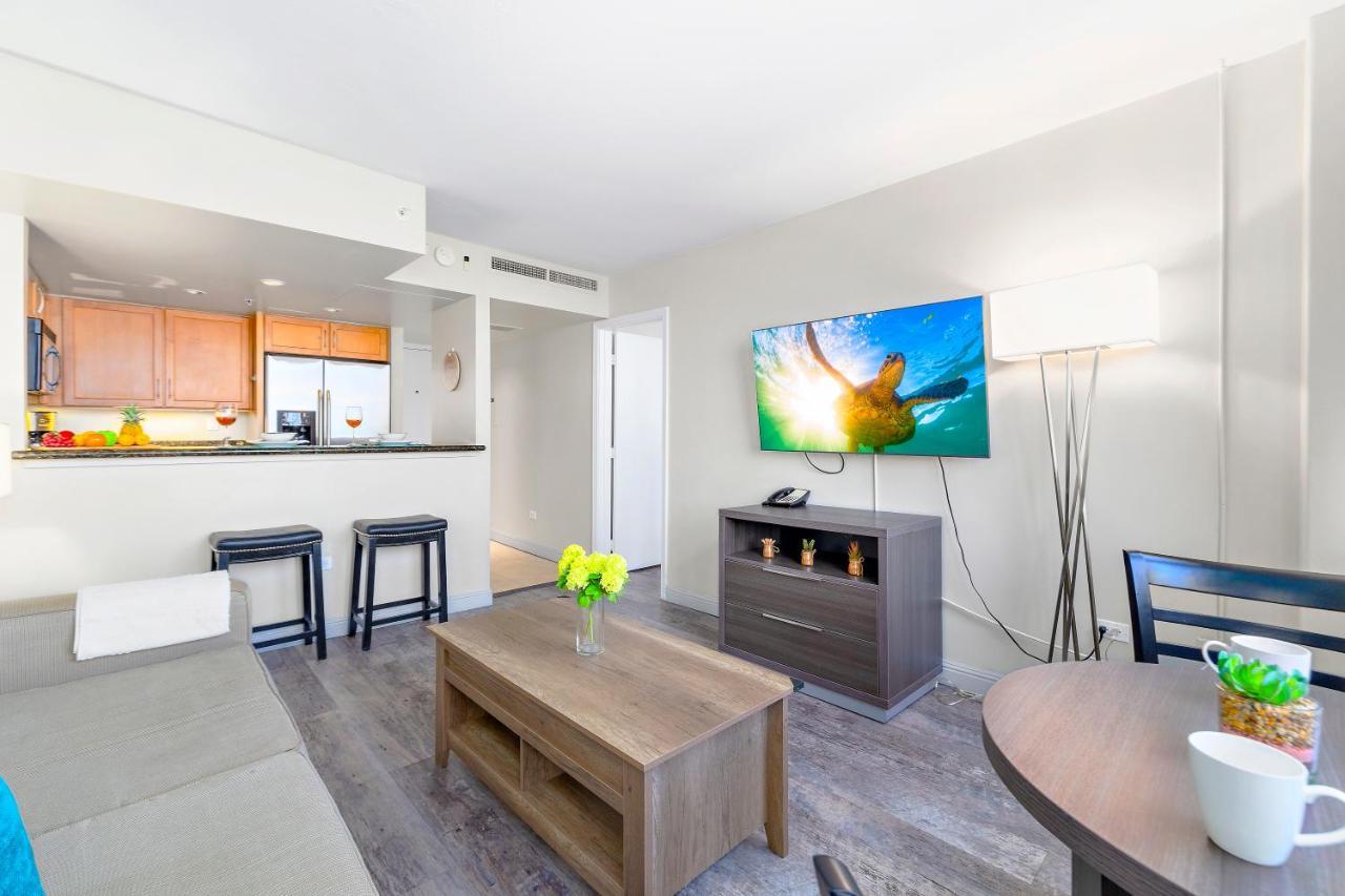 Renovated With City View At Aqua Palms Waikiki Хонолулу Екстериор снимка