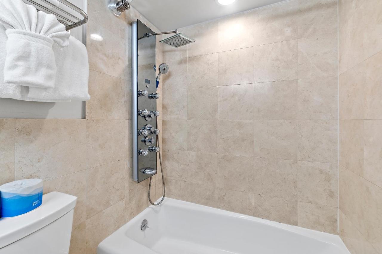 Renovated With City View At Aqua Palms Waikiki Хонолулу Екстериор снимка