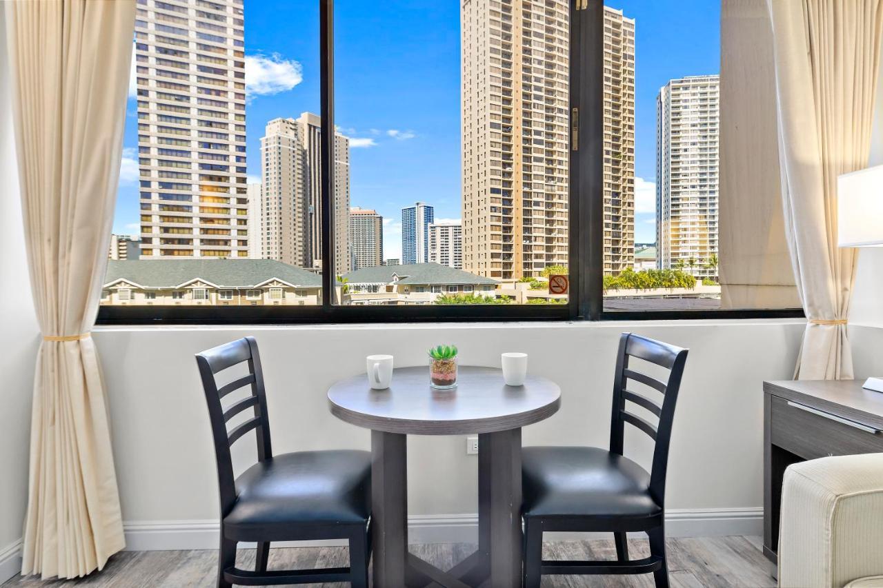 Renovated With City View At Aqua Palms Waikiki Хонолулу Екстериор снимка