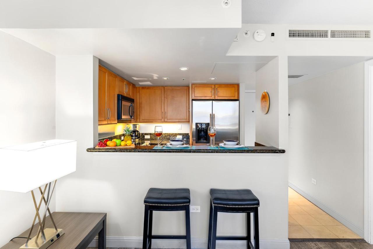 Renovated With City View At Aqua Palms Waikiki Хонолулу Екстериор снимка