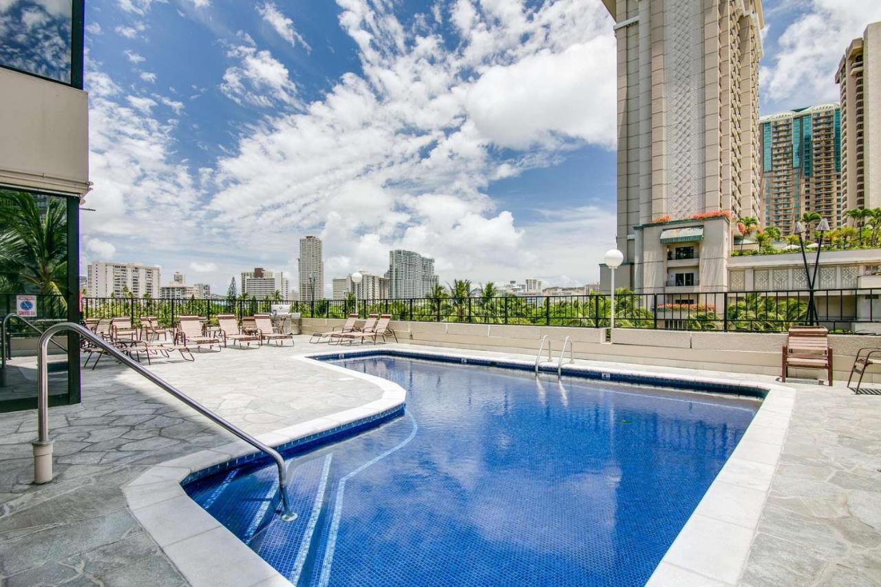 Renovated With City View At Aqua Palms Waikiki Хонолулу Екстериор снимка